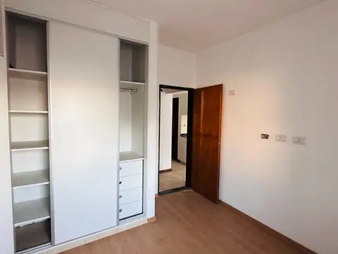 En Venta Departamento 2 Ambientes con cochera en el Centro de Jose C Paz. Apto credito hipotecario