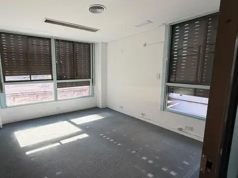 Oficina 5 ambientes con 2 baños