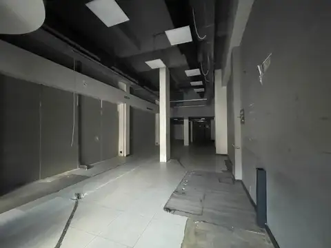 Local Comercial S/ Peat. Arieta 204 m² Cub - S.Justo (Ctro)