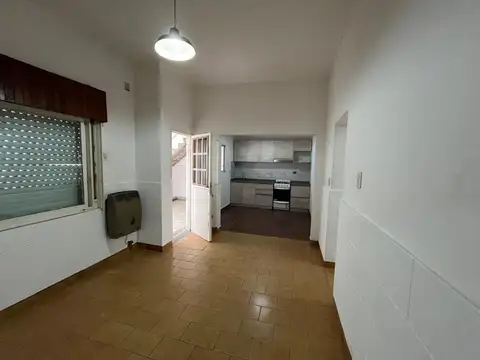Casa 6 ambientes con 2 baños