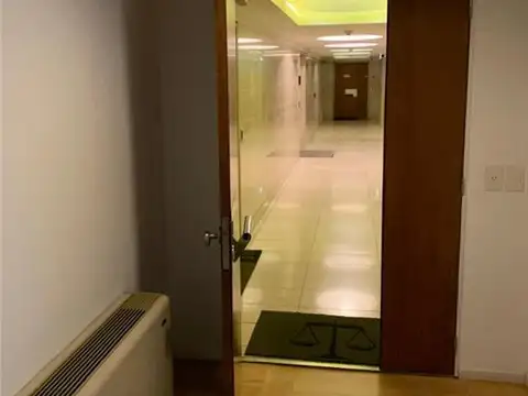 Oficina en Alquiler con 1 cochera