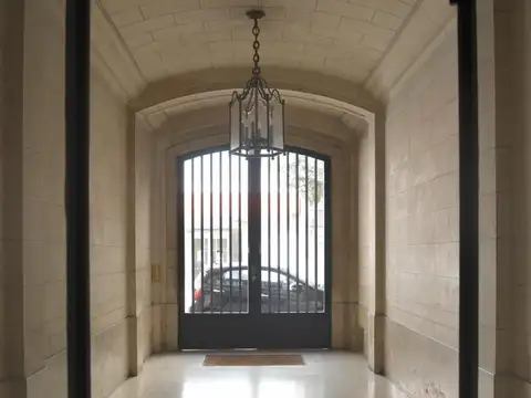 Uruguay e/ Avenida Santa Fe y Marcelo Torcuato de Alvear