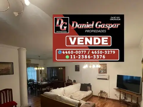 VENTA – IMPRESIONANTE CHALET DE 8 AMBIENTES – CASEROS