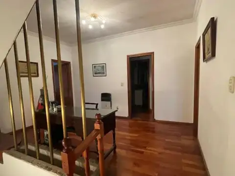 VENTA – IMPRESIONANTE CHALET DE 8 AMBIENTES – CASEROS