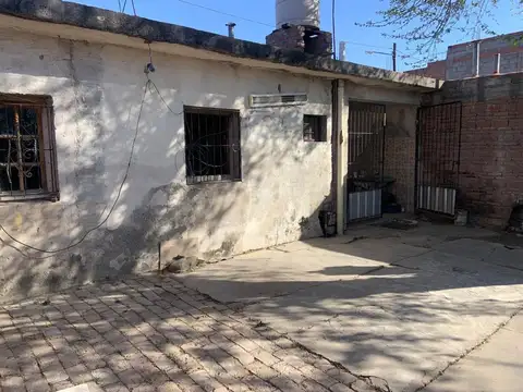 Casa 5 ambientes con 1 baño