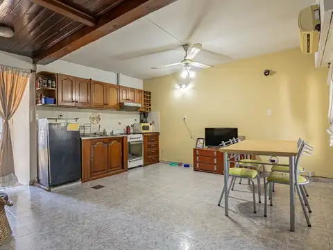 CASA 4 AMB HURLINGHAM CON PARQUE Y PILETA