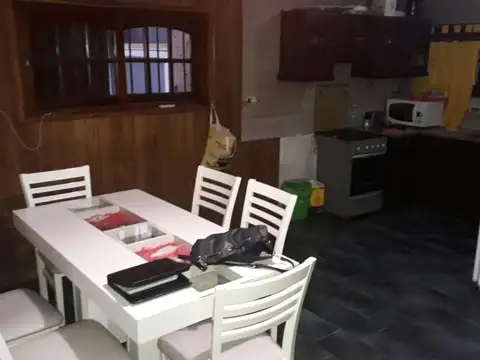Casa 3 ambientes con 2 baños