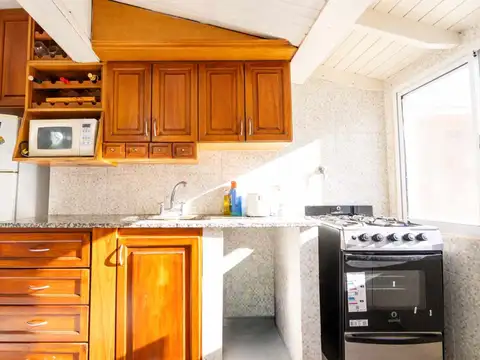 Casa 4 ambientes con 2 baños