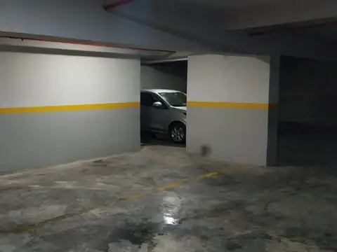Cochera Cubierta en Venta Parque Centenario 24 m