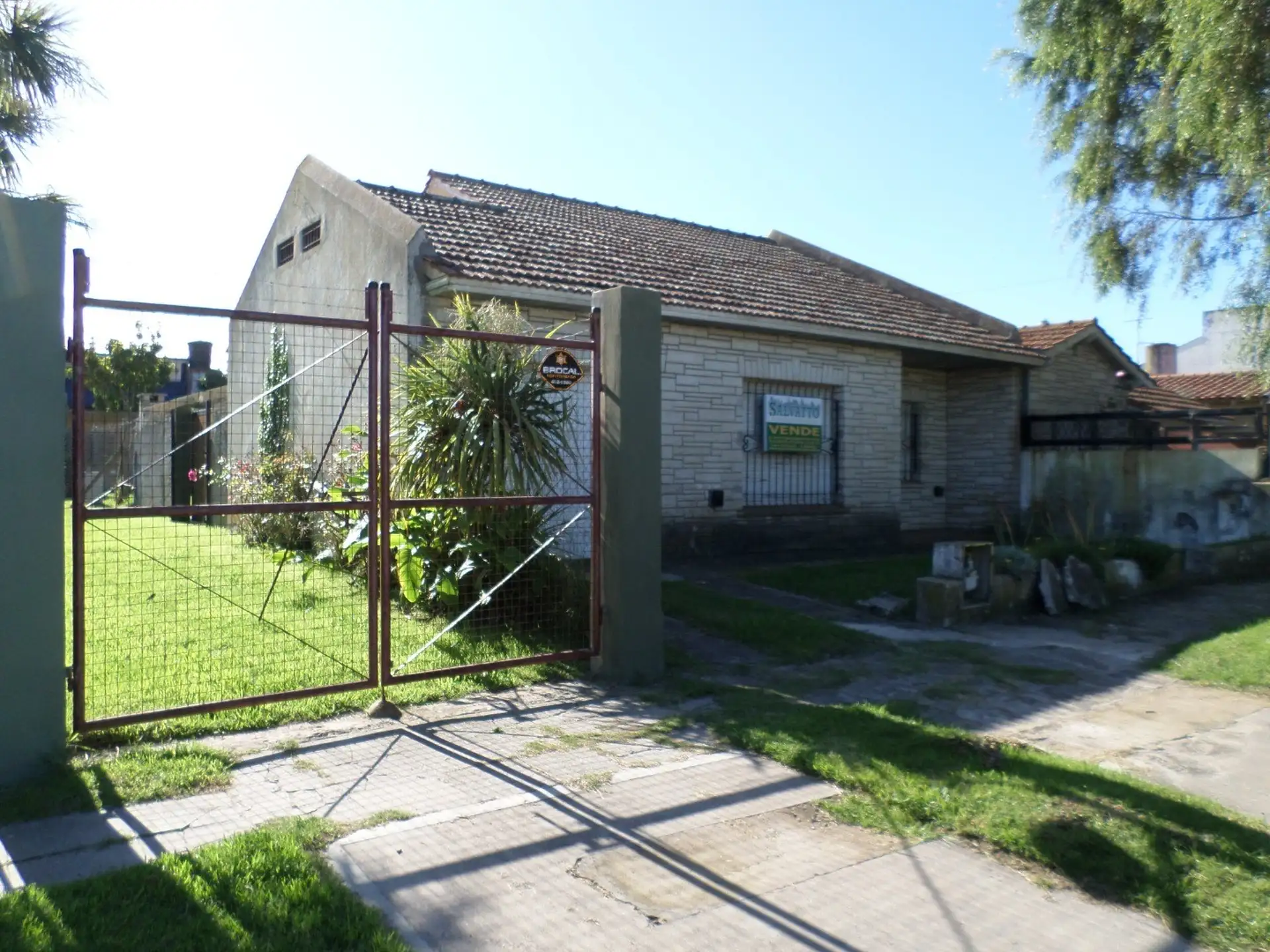 Chalet de 3 ambientes en barrio Faro lote propio de 350 m2