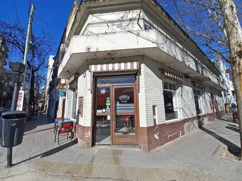 Venta Local a la Calle con Vivienda a refaccionar en Balvanera