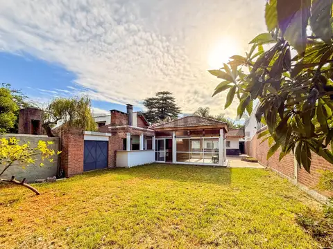 CASA EN VENTA EN GONNET ENTRE CAMINOS