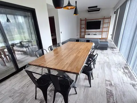 Casa 4 ambientes con 4 baños