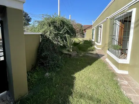 Casa en Venta con 3 cocheras