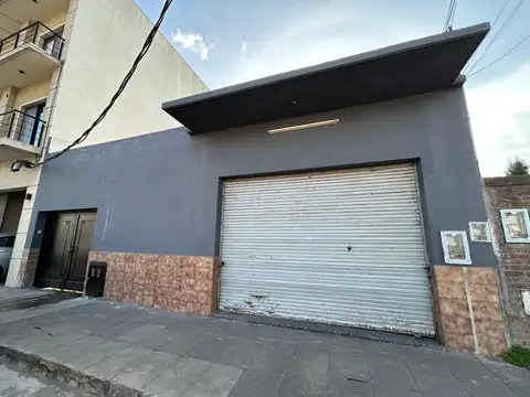 Casa en venta con local comercial al frente en Tortuguitas