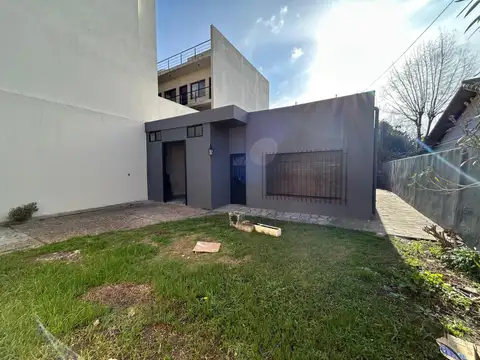 Casa en venta con local comercial al frente en Tortuguitas