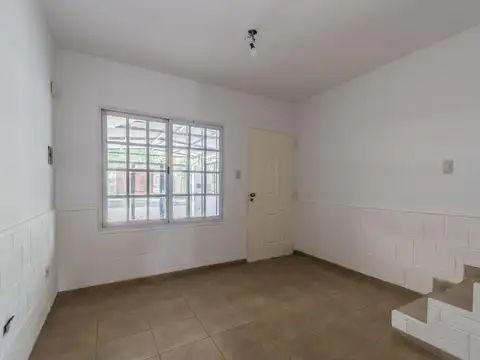 DUPLEX 4 AMB VENTA BERAZATEGUI COCHERA Y QUINCHO