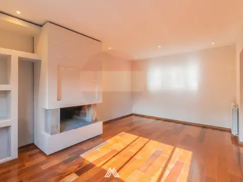 Casa en Alquiler con 2 cocheras
