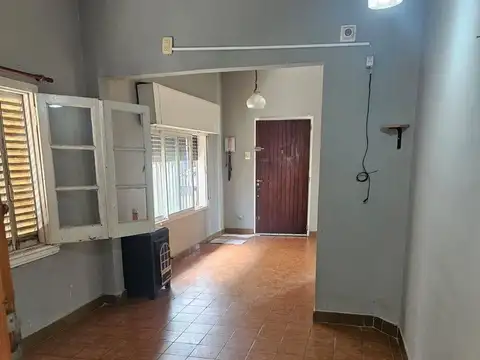 VENTA CASA 4 AMB -PATIO -JARDIN-GARAGE-LAVALLOL