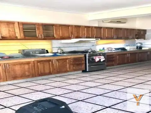 Casa en venta - 5 Dormitorios 3 Baños - Ringuelet