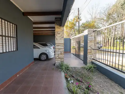 Casa en Venta con 2 cocheras