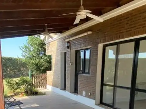 Casa en Alquiler en Funes, USD 1.800