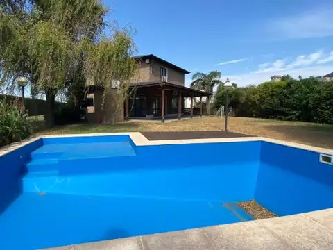 Casa 6 ambientes con 2 baños