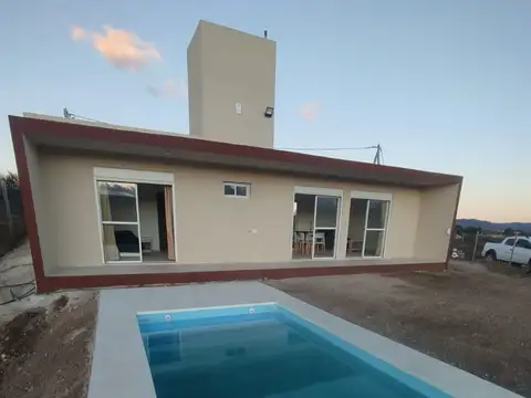 Venta casa 2 dor en Estancia Vieja, con pileta! 