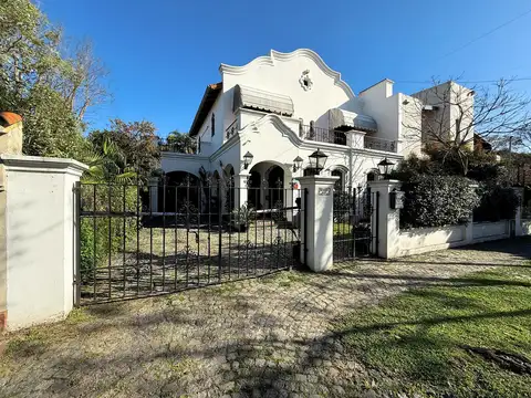 CASA IMPORTANTE | ESTILO NEOCOLÁSICO /JARDIN/ PISCINA | ACASSUSO
