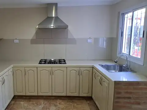 CASA CUATRO DORM Y DOS BAÑOS ZONA SUR