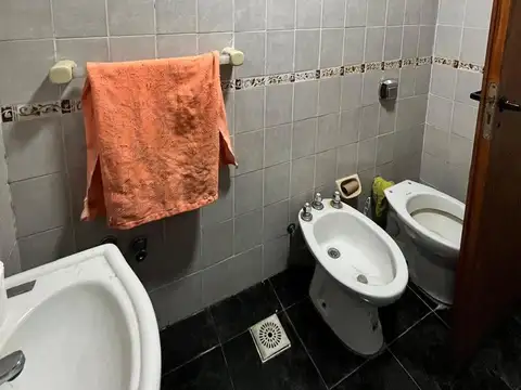Casa 2 ambientes con 2 baños