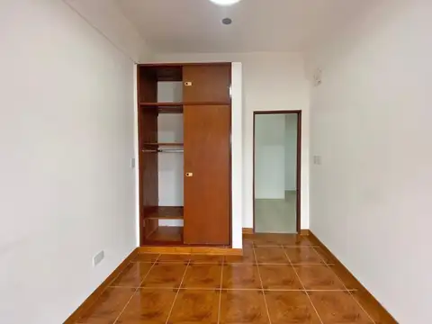 Sarandi 472 , Piso 3