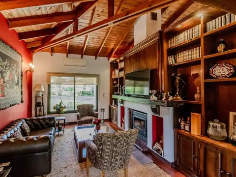 VENTA QUINTA SOBRE LOTE DE 16.000 M2 PILAR