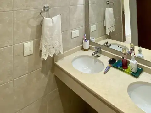 Casa en Venta en Club Miralagos, USD 180.000