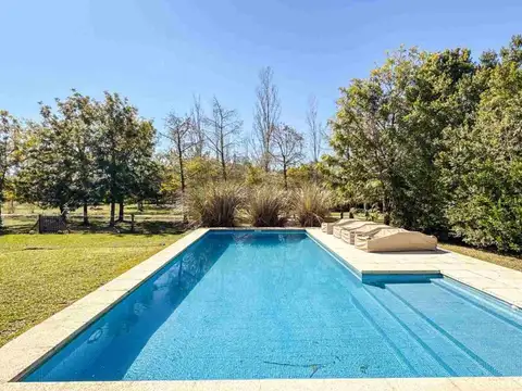 Casa 8 ambientes con 5 baños