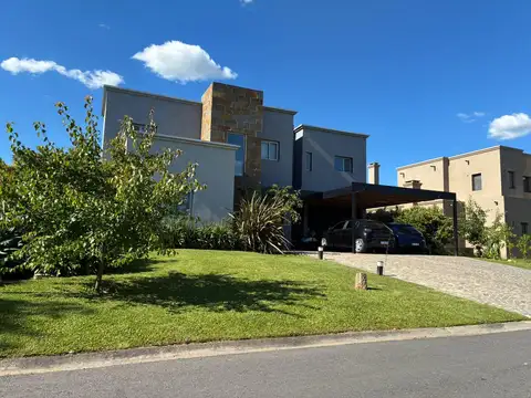 Casa en Alquiler al Norte