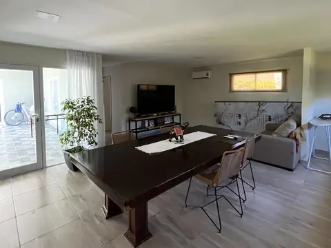 CASA EN VENTA BARRIO LA FALDA CIPOLLETTI