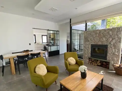 Casa 7 ambientes con 3 baños