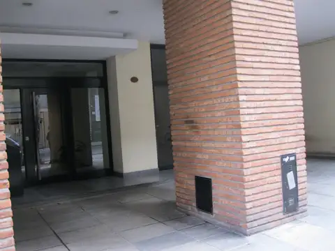 Departamento de 3 ambientes al contrafrente con balcón