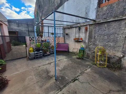 Casa 3 ambientes con 1 baño