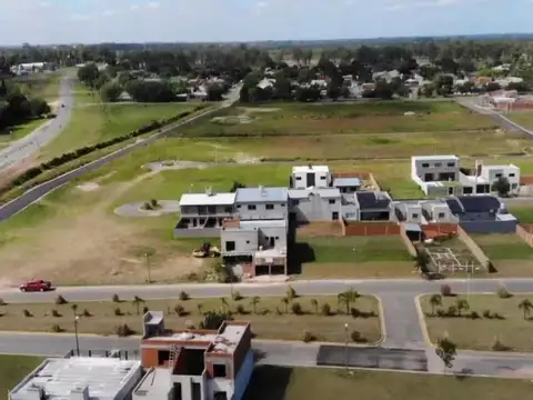 MGM. Lote en Portal de la Avenida, barrio abierto Campa