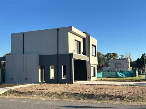 Casa en Venta en Countries y Barrios Cerrados en Pilar, USD 250.000