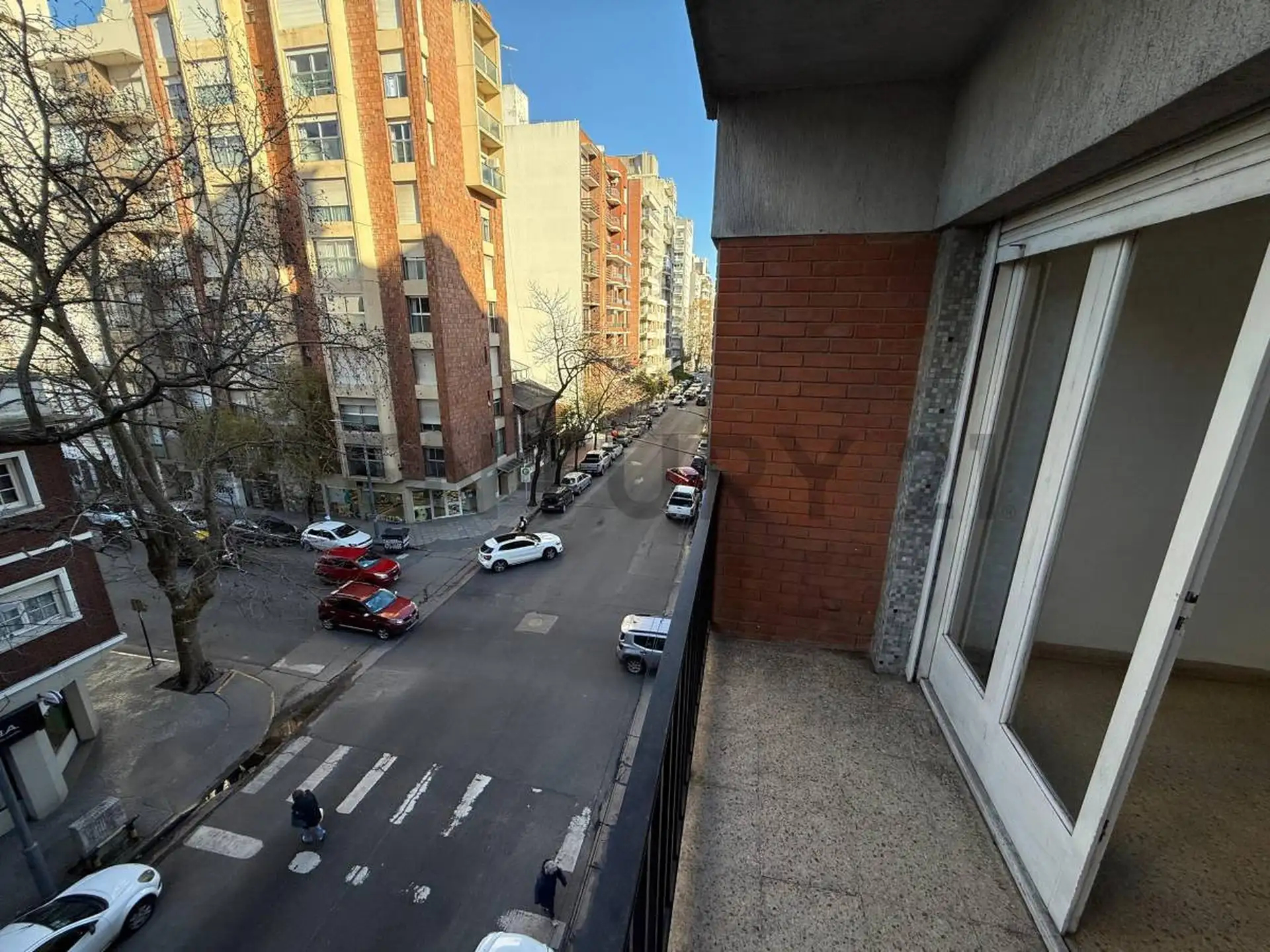 Monoambiente 28m² con balcón al frente — Plaza Mitre