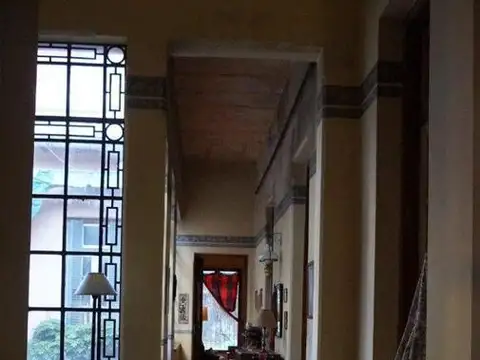 Casa 7 ambientes con 2 baños