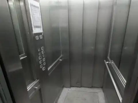 Ofician c/ Entrepiso Doble entrada Piso 3 ascensor Seguridad