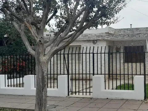 VENTA CASA DE 2 DORMITORIOS APTO CREDITO- PATIO CON ASADOR