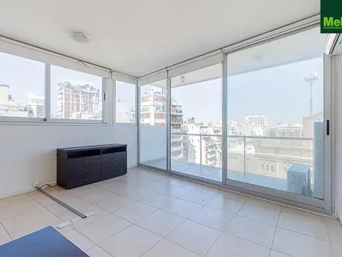 Monoambiente con balcón terraza