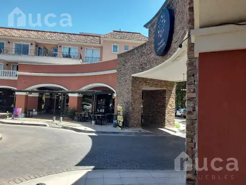 Local en alquiler en centro comercial en Pilar