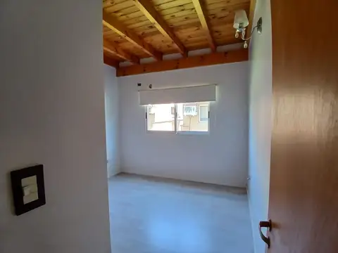 Depto Tipo Casa en Alquiler con 1 cocheras
