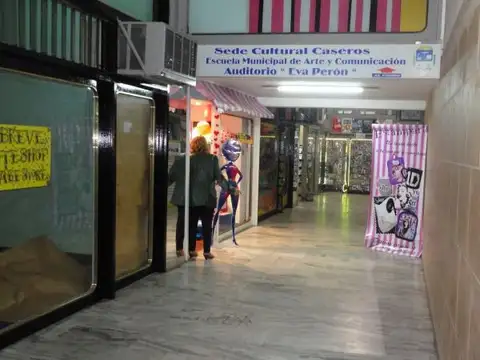 Local - Venta - Argentina, Caseros  - Justo Jose de Urquiza  4700